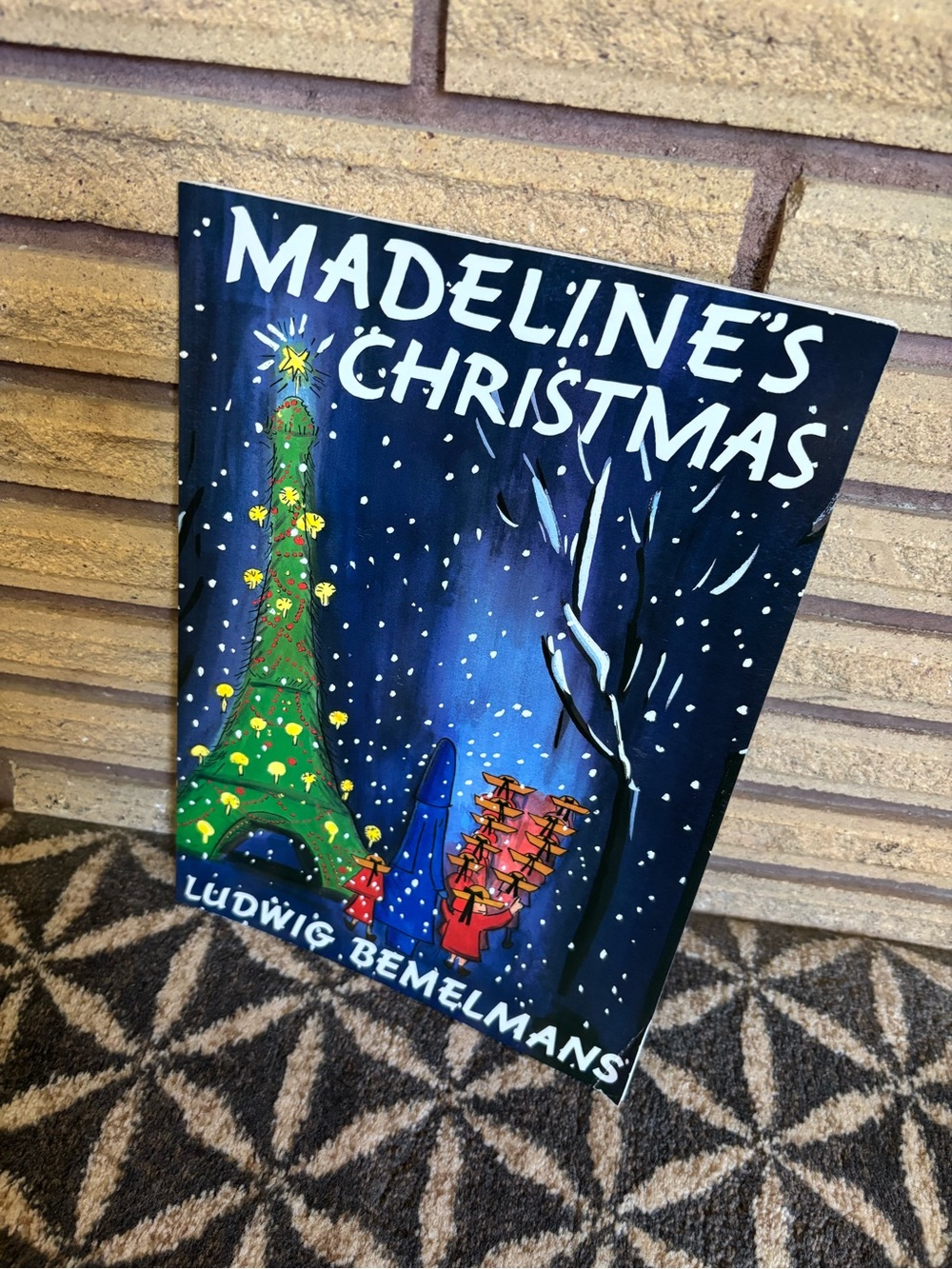 "Madeline's Christmas" - 90's Madeline Book - Ludwig Bemelmans - French Girl